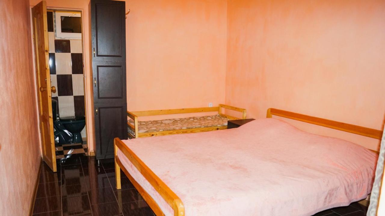 Гостевой Дом Ирина Hotel Sukhumi Eksteriør billede