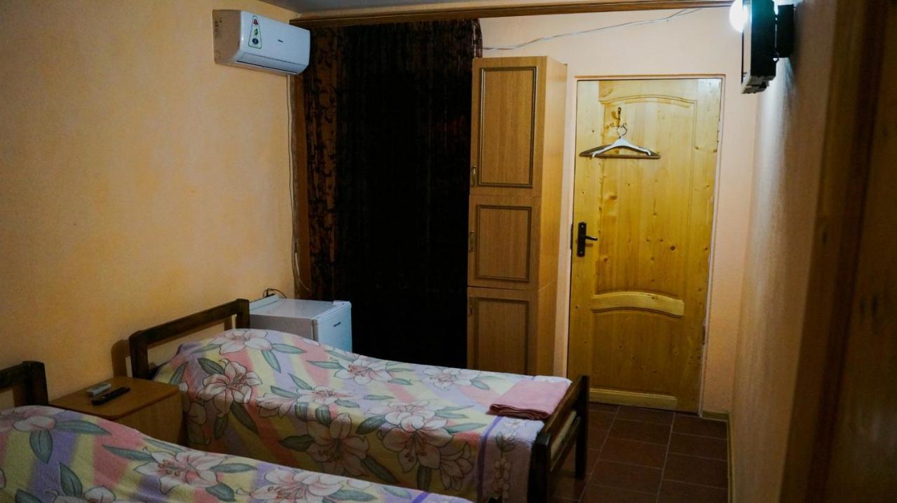 Гостевой Дом Ирина Hotel Sukhumi Eksteriør billede